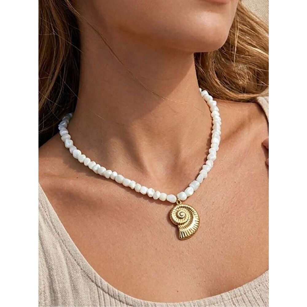 Shell Pendant Necklace #2586 - Picture 1 of 4